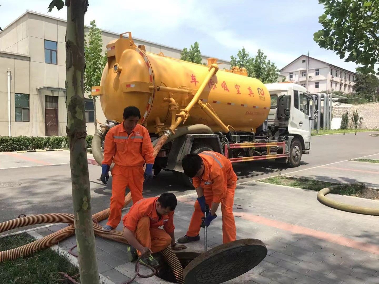 建邺化粪池清理与5-8吨吸粪车施工效率分析